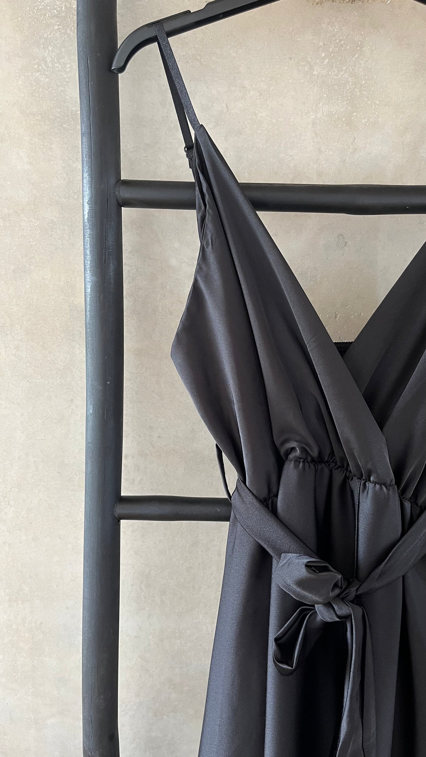 Elegantes Kleid mit Schlitz