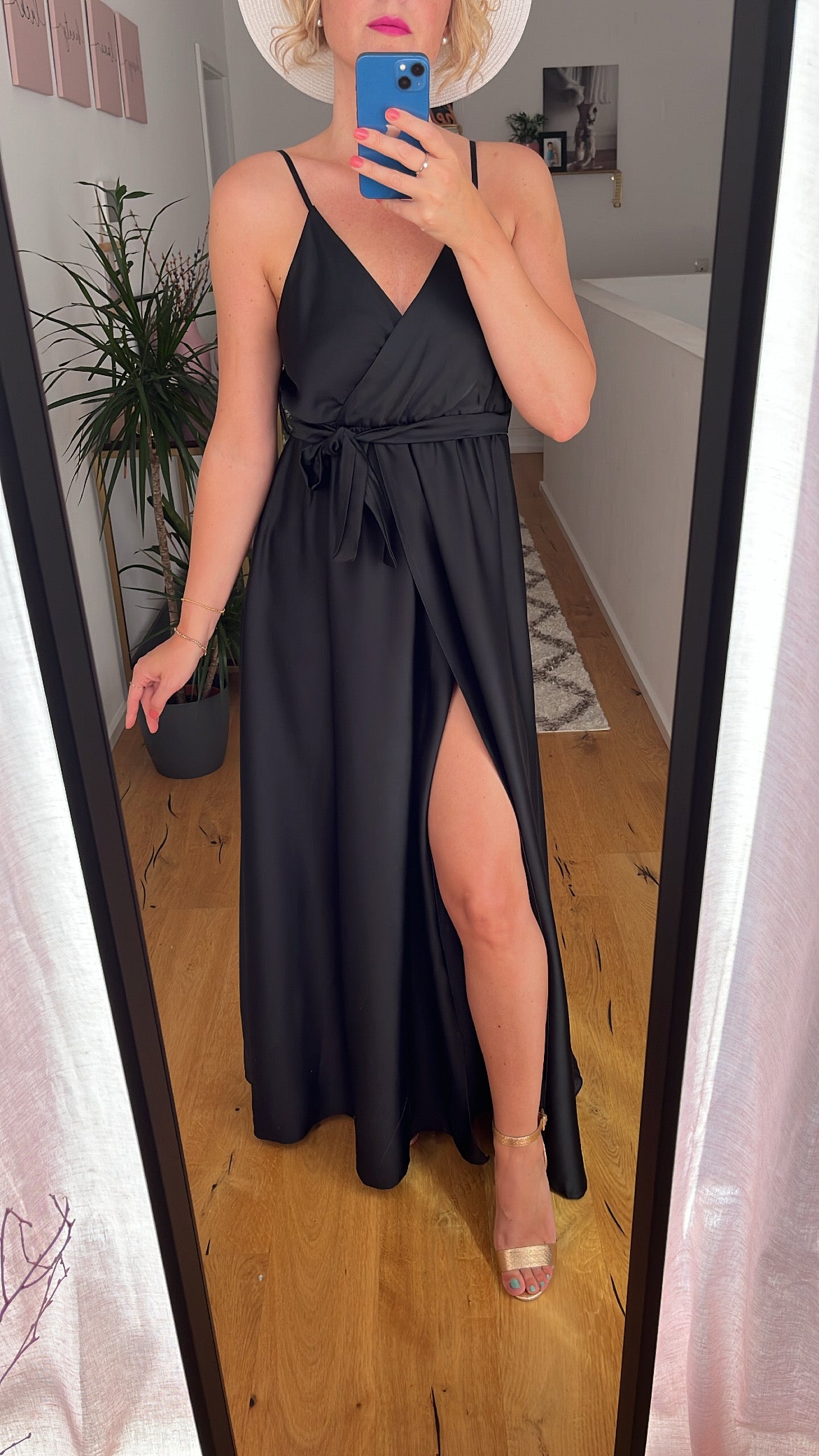 Elegantes Kleid mit Schlitz