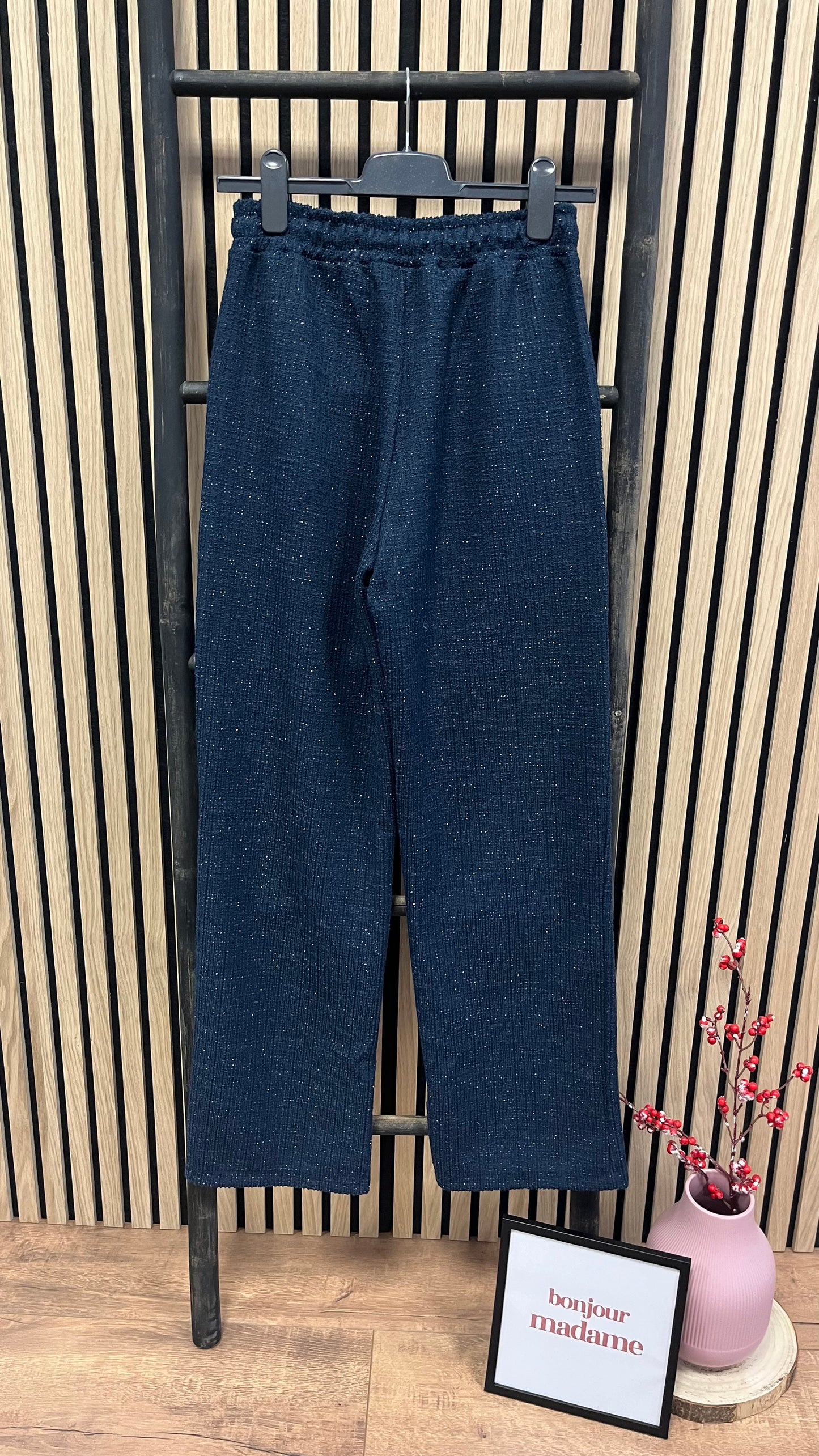 Hose mit Glitzernähten