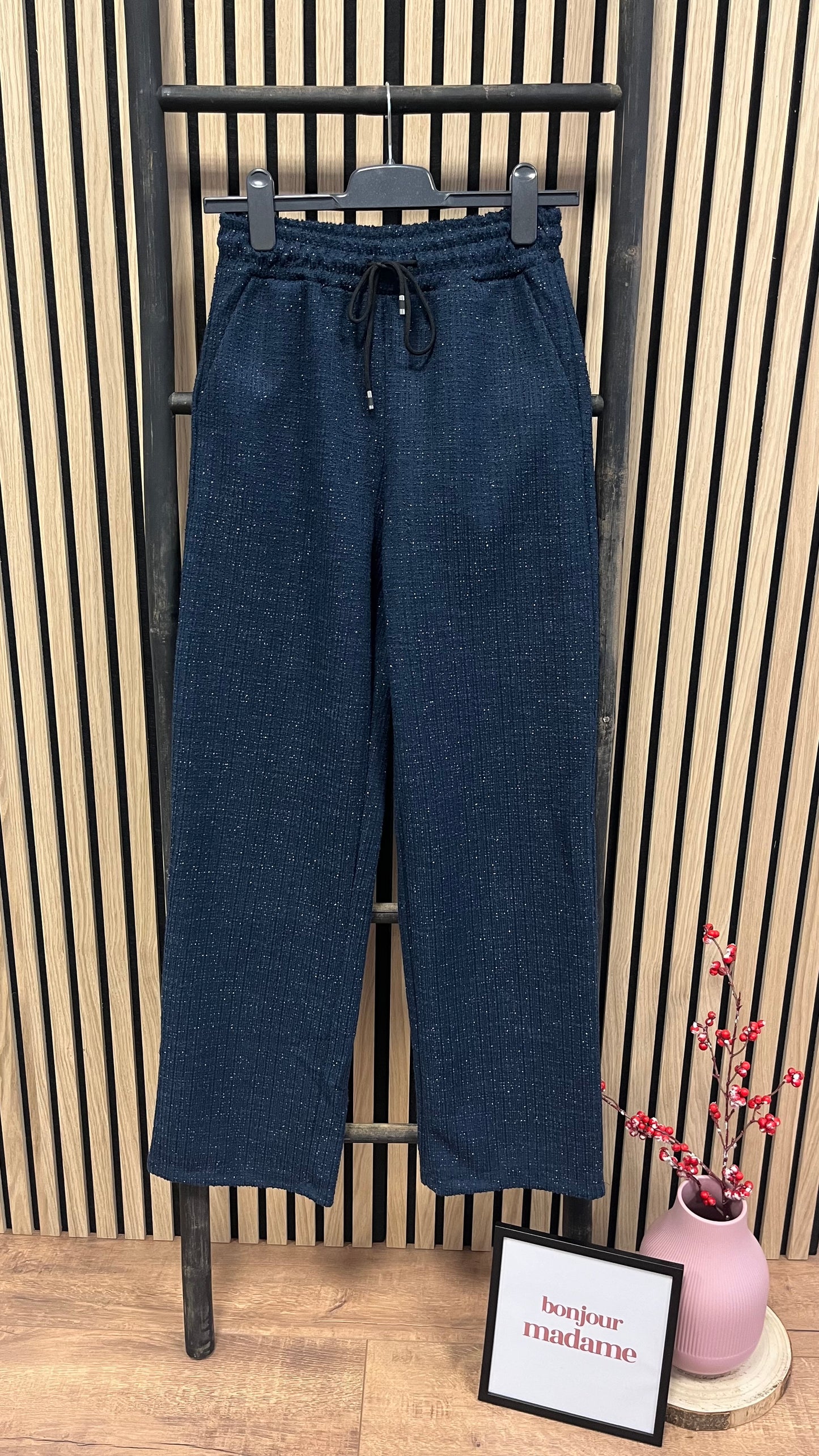 Hose mit Glitzernähten