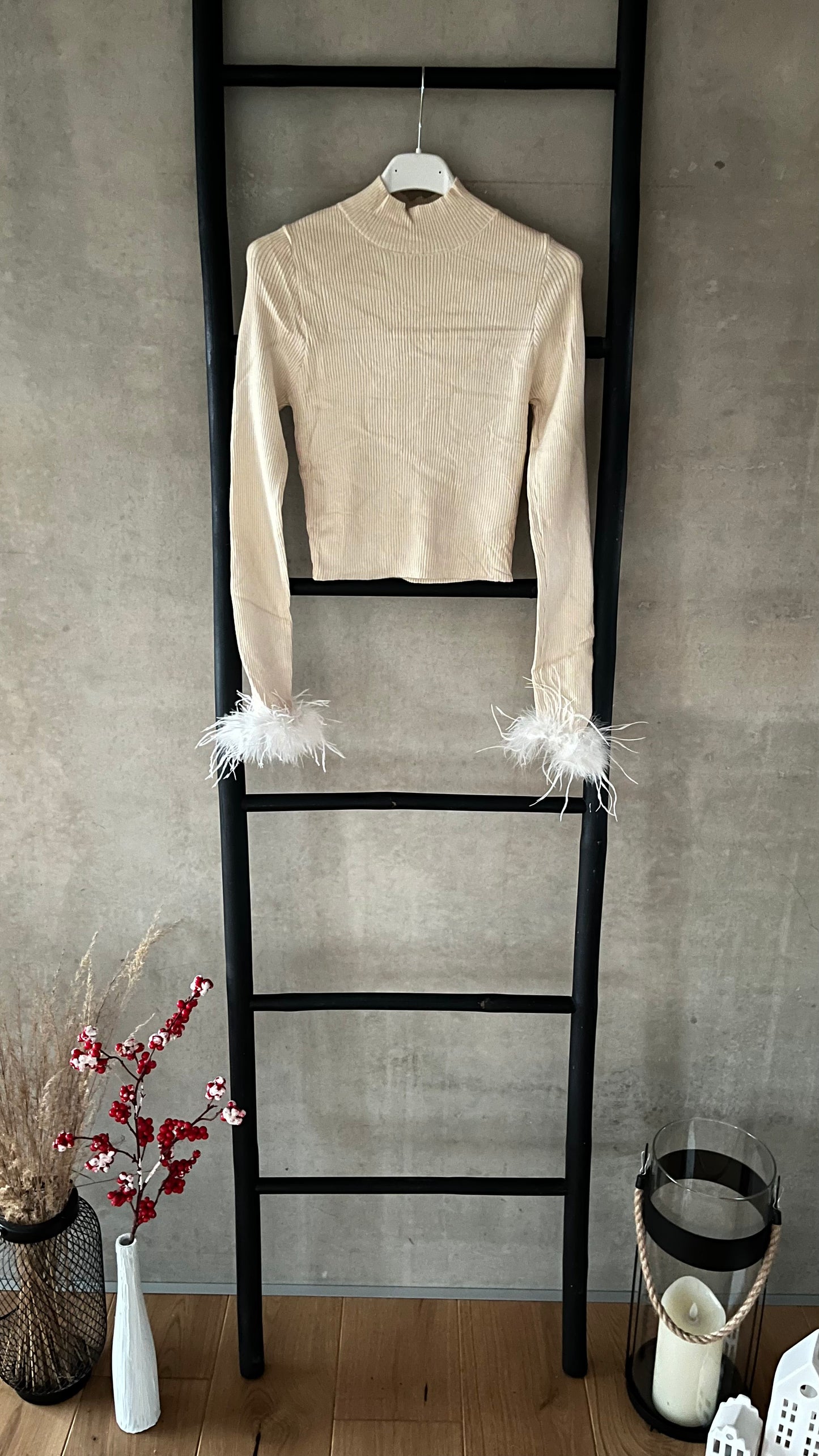Pullover mit Federndetails