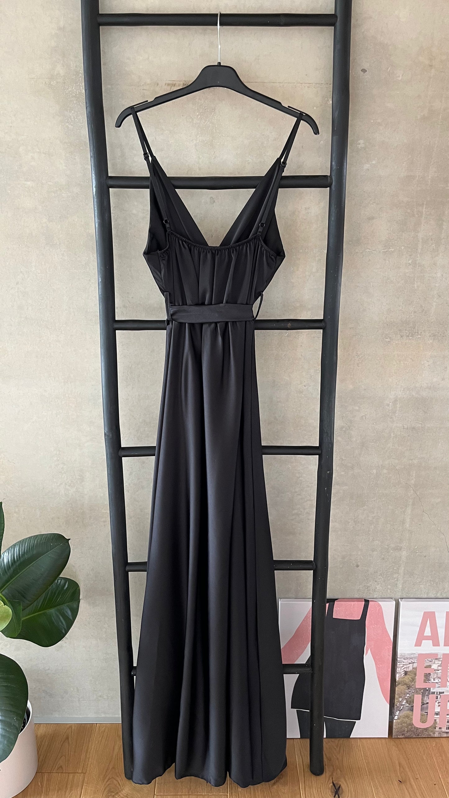 Elegantes Kleid mit Schlitz