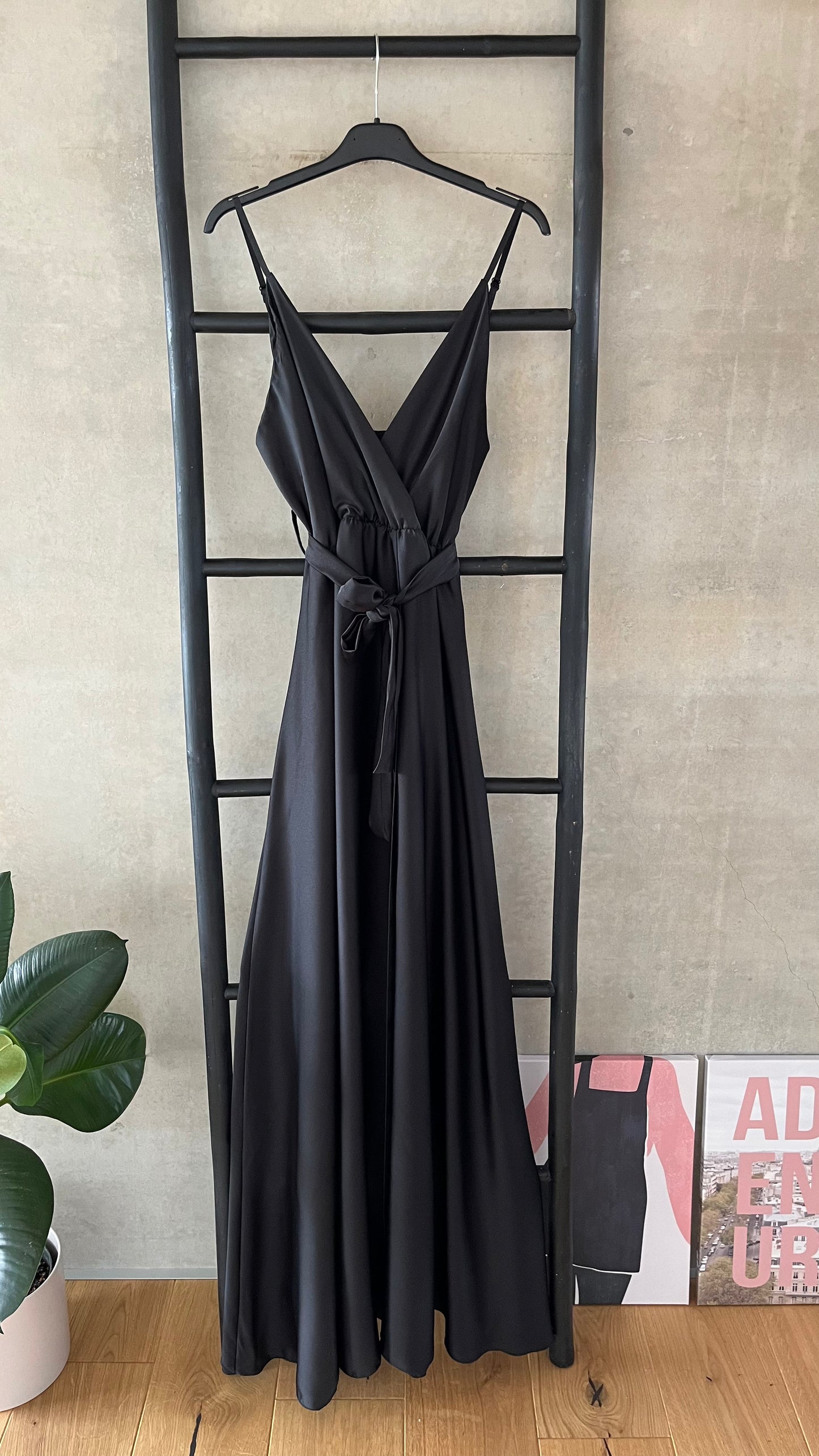Elegantes Kleid mit Schlitz